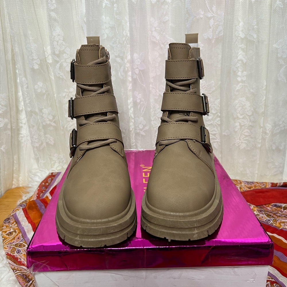“ZAPPA” Taupe, SZ: (8.5) Women's Tan Buckle Boots New